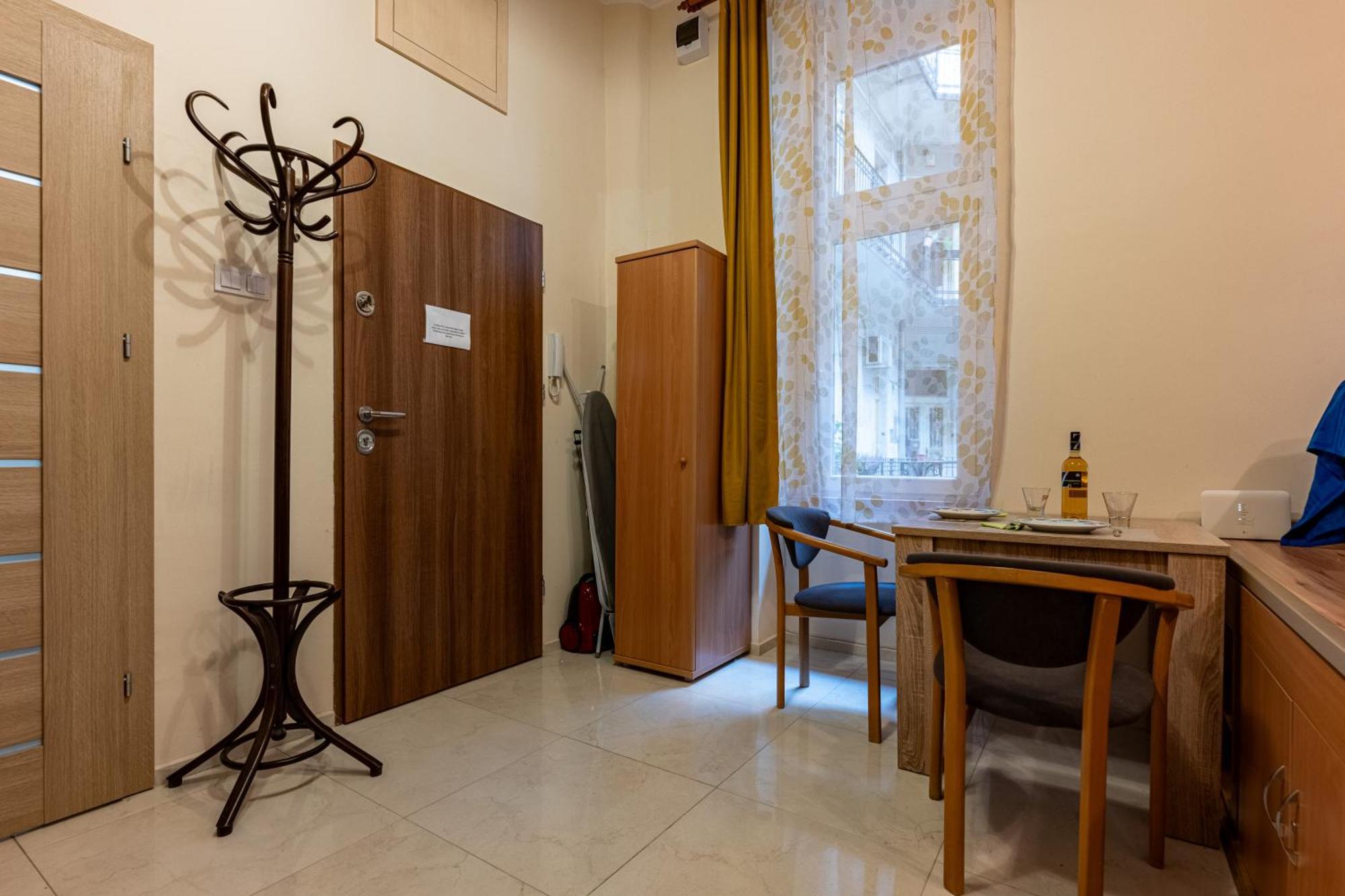A Quiet Studio In The Heart Of The City Budapest Exteriör bild