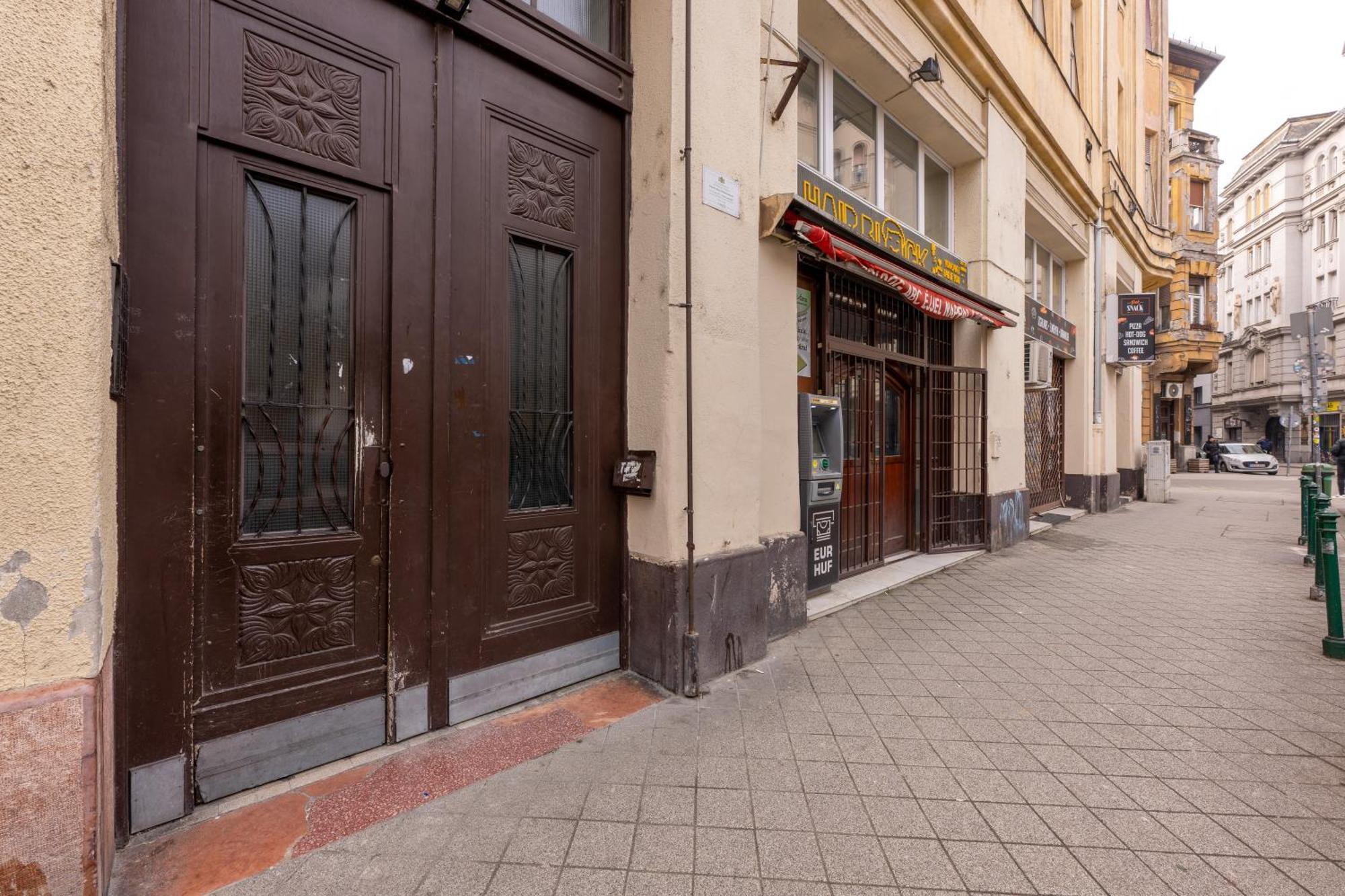 A Quiet Studio In The Heart Of The City Budapest Exteriör bild