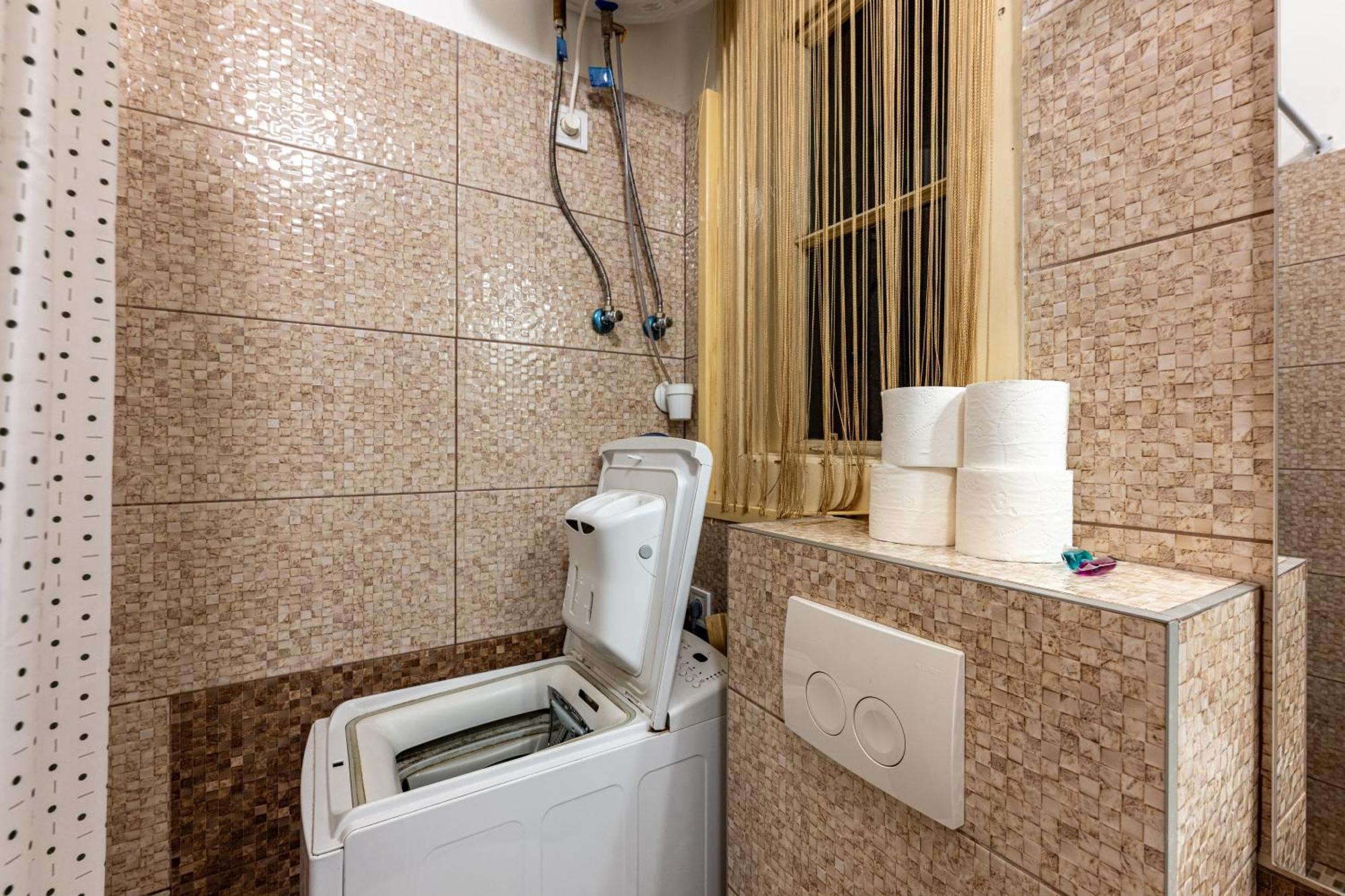 A Quiet Studio In The Heart Of The City Budapest Exteriör bild